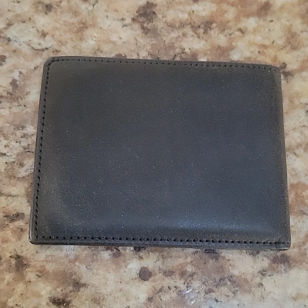 Mundi Black Leather Card Holder